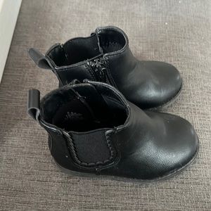 Old navy black zipper boots for baby/toddler